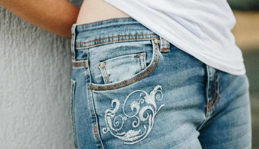 Denim (Unslpash | Isabela Kronemberger)