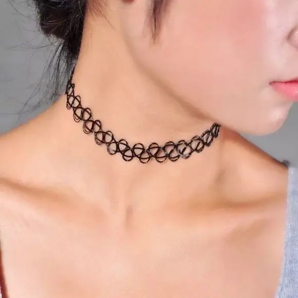 Netted choker (Pinterest | Trendy Wardrobe Tales)