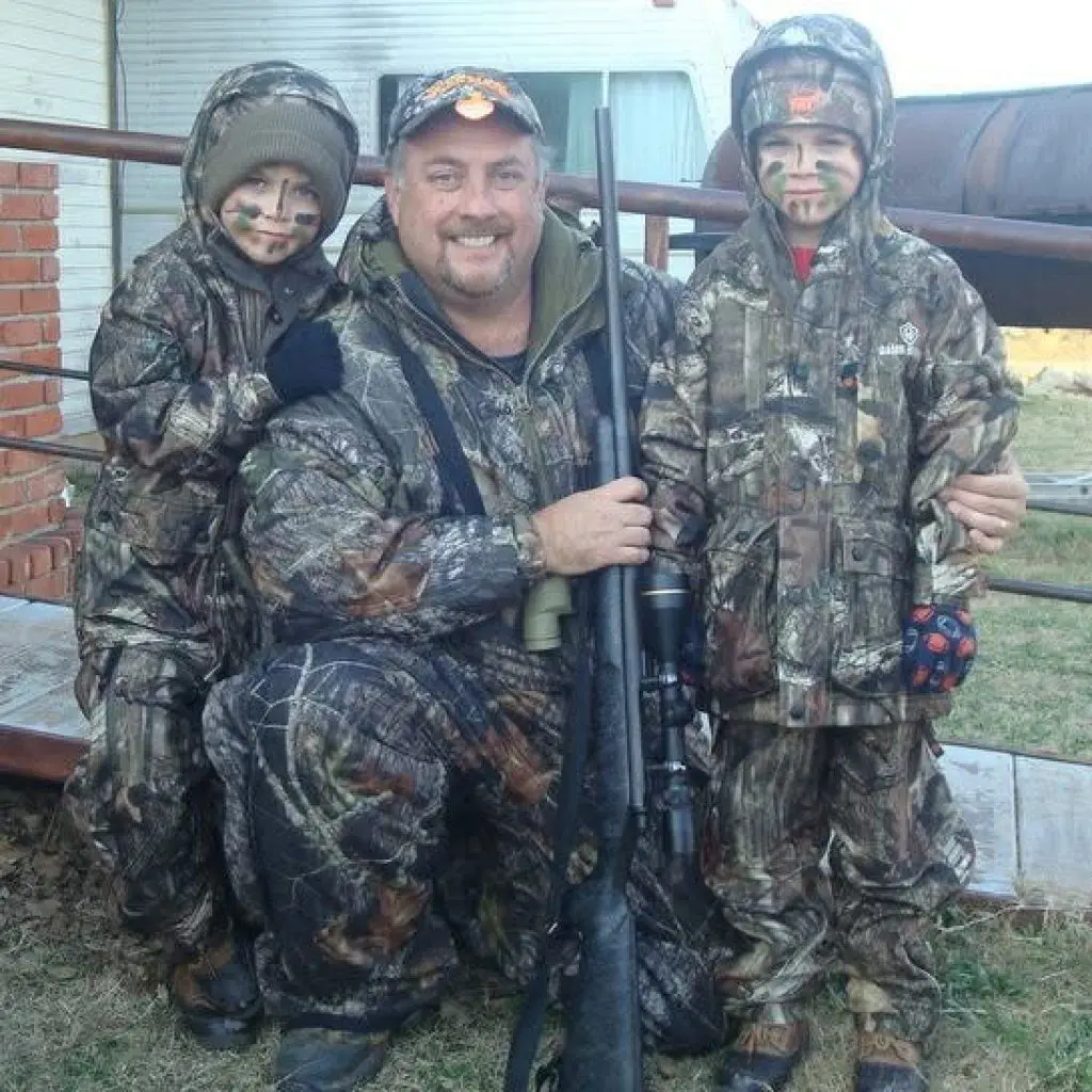 Austin and Hunter Metcalf as kids with father Jeff Metcalf (GoFundMe | Jeff Metcalf)