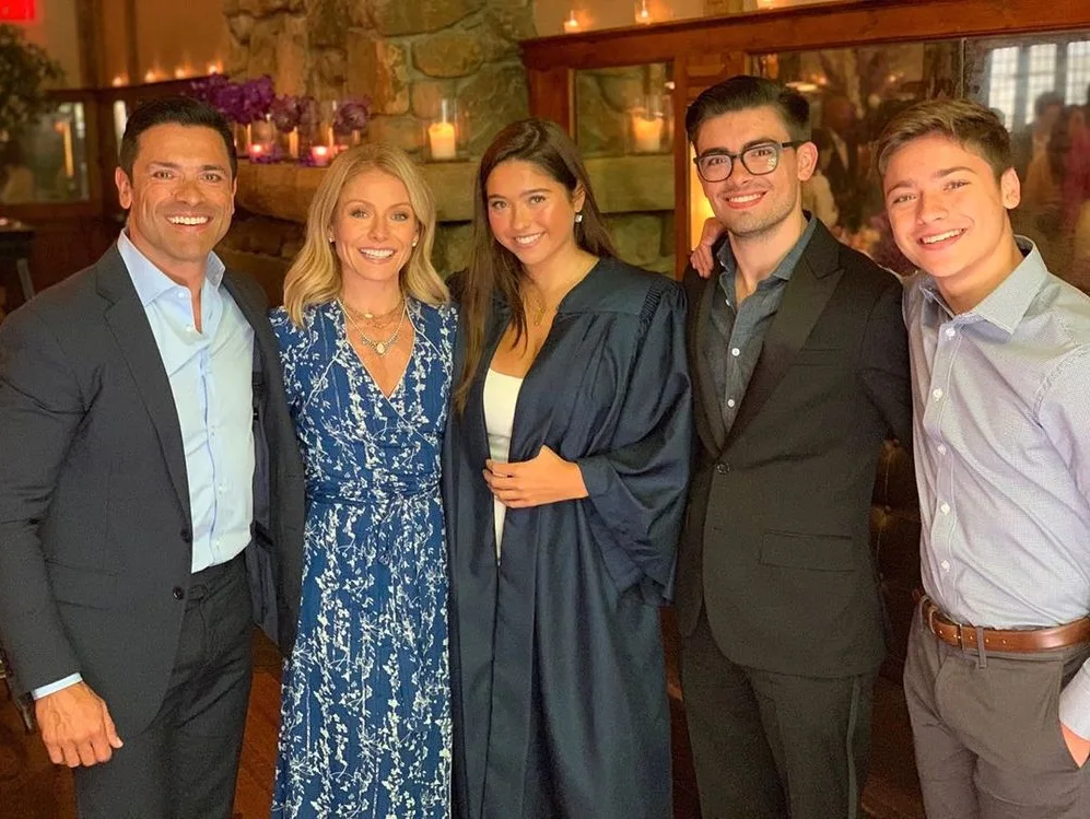 Image credit: Instagram | @kellyripa