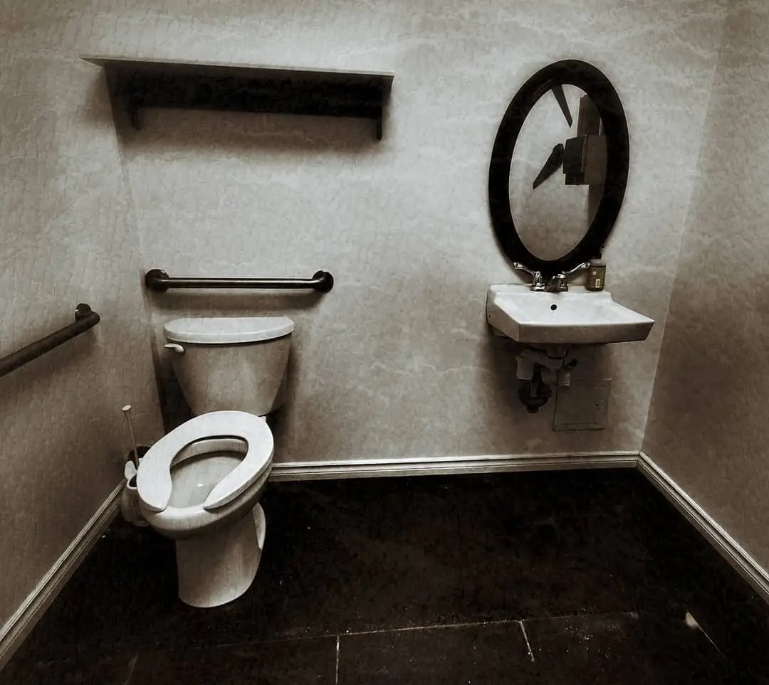 Image credit: Instagram | @creepybathrooms