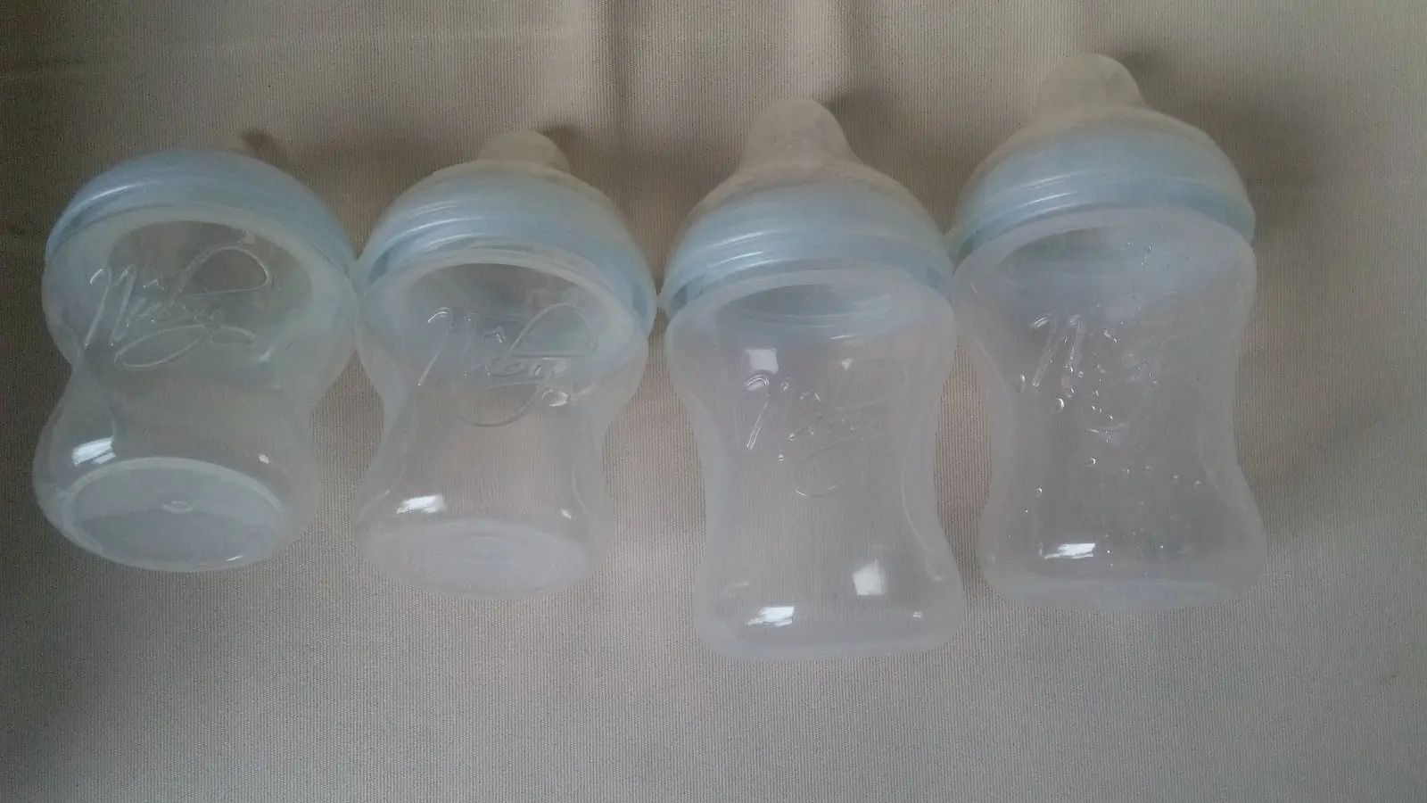 Image credit: https://commons.wikimedia.org/wiki/File:N%C3%BBby_baby_bottles,_Oude_Pekela_(2019)_01.jpg