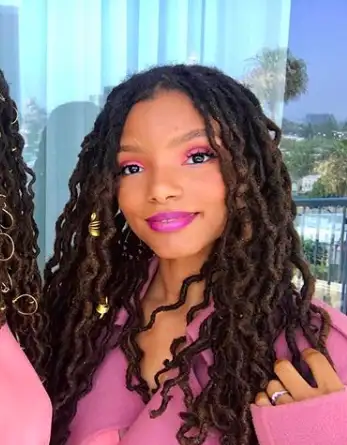 Image credit: Instagram | @chloexhalle