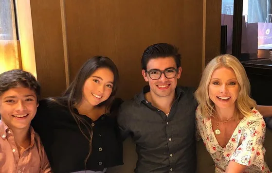 Image credit: Instagram | @kellyripa