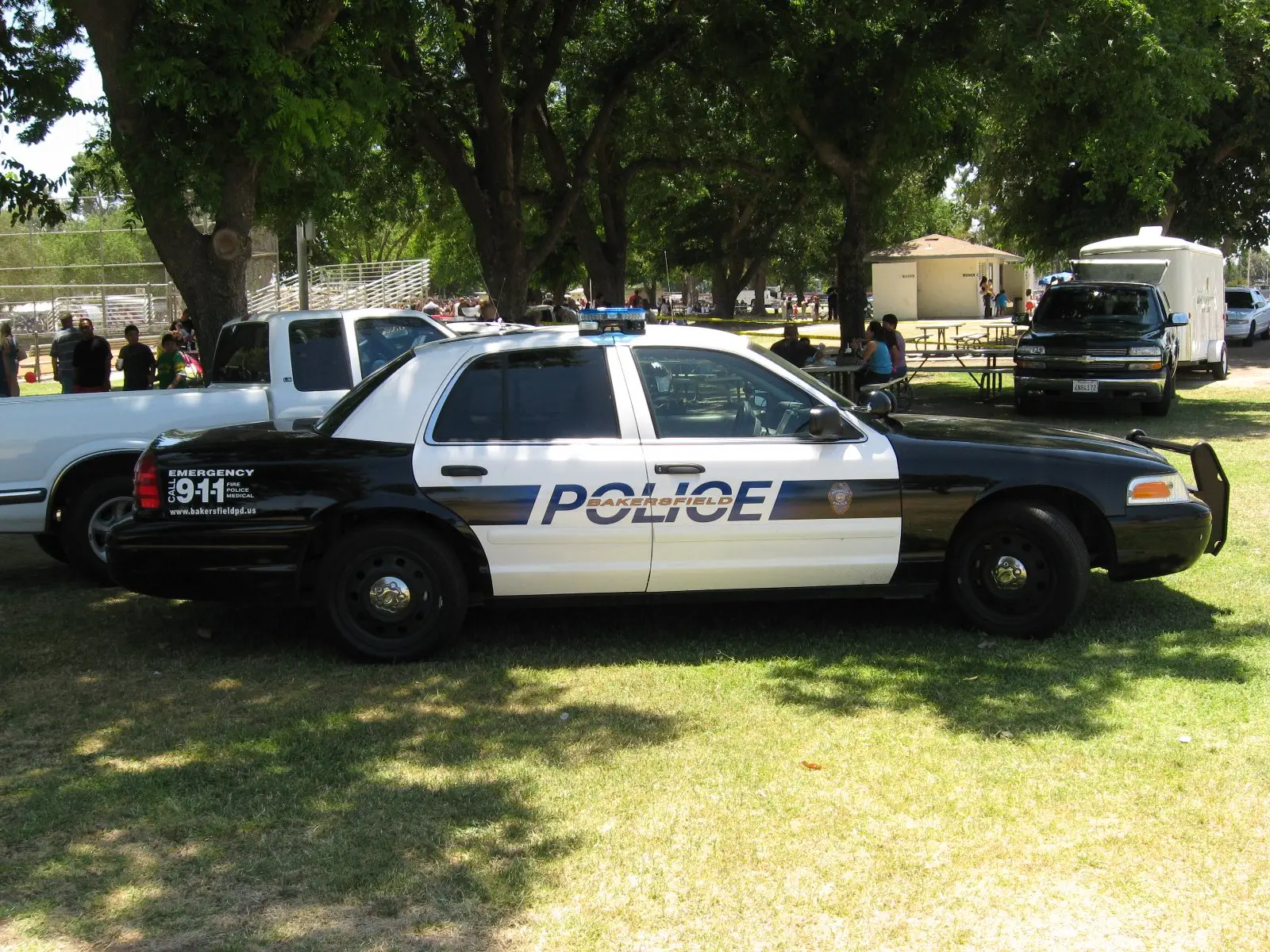 Image credit: https://diplycom5cc47.zapwp.com/q:i/r:0/wp:1/w:1/u:https://commons.wikimedia.org/wiki/File:Bakersfield_Police_Department_cruiser.jpg