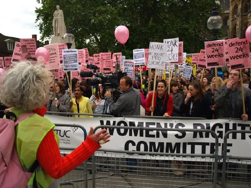 Image credit: https://commons.wikimedia.org/wiki/File:Pro-choice_chants_(2509914840).jpg