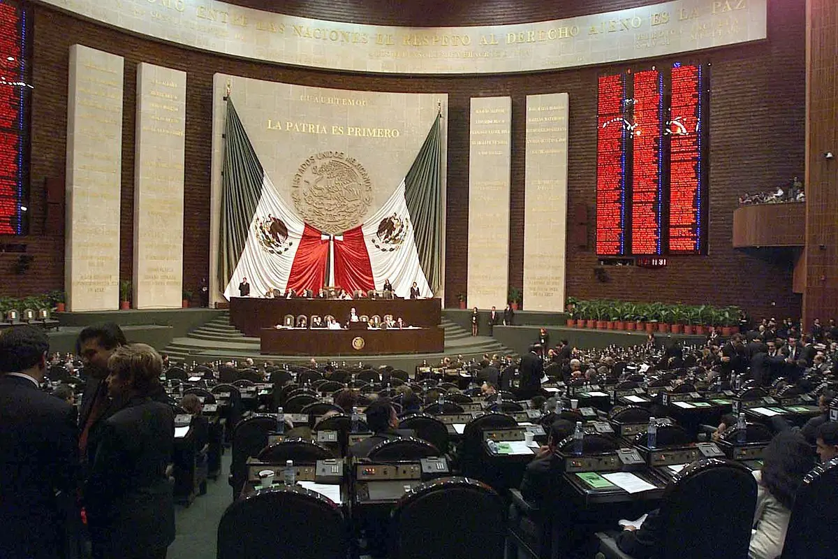 Image credit: https://diplycom5cc47.zapwp.com/q:i/r:0/wp:1/w:1/u:https://commons.wikimedia.org/wiki/File:Mexico_Chamber_of_Deputies_backdrop.jpg