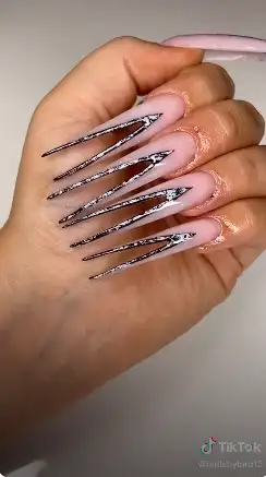 Image credit: TikTok l @nailsbylara13