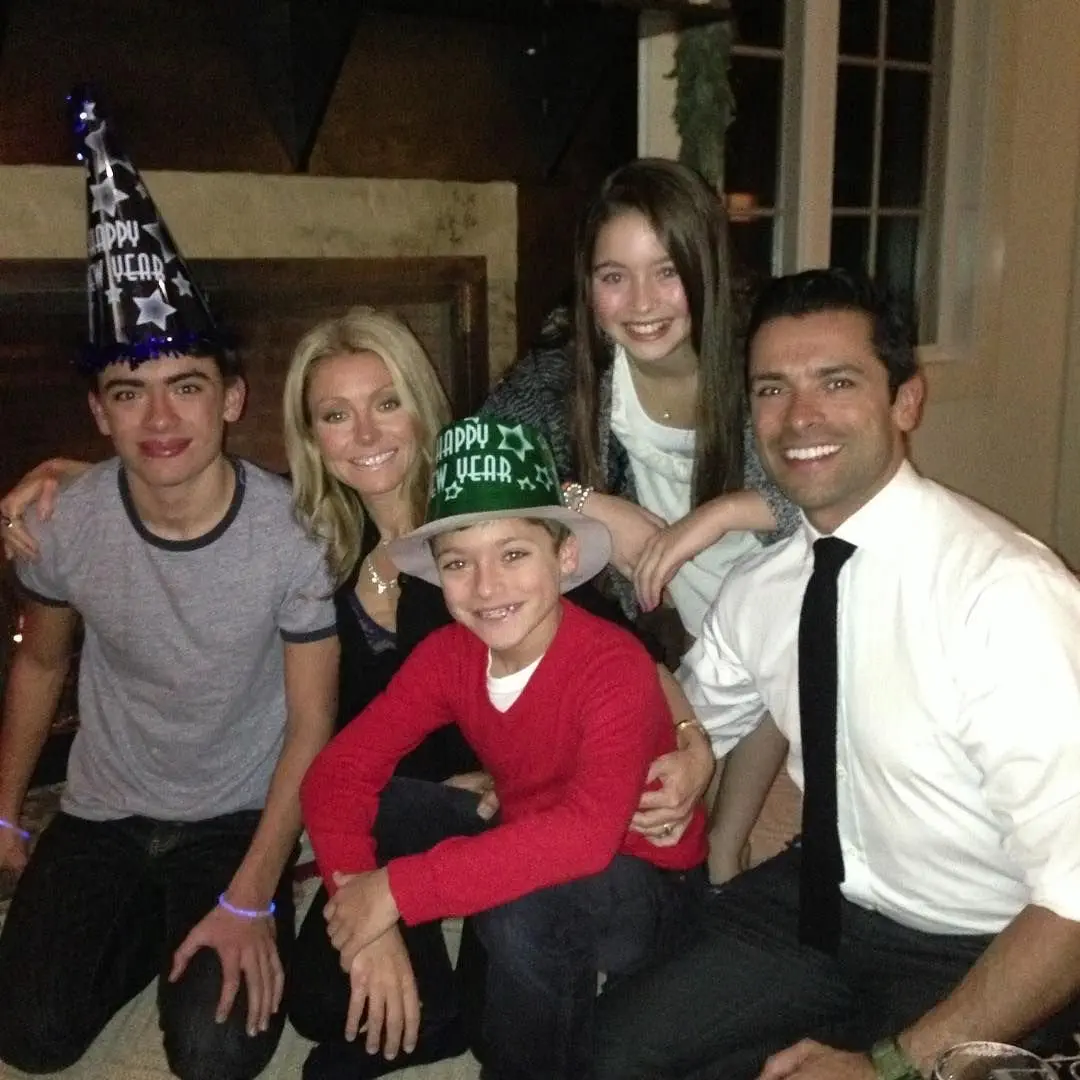 Image credit: Instagram | @kellyripa
