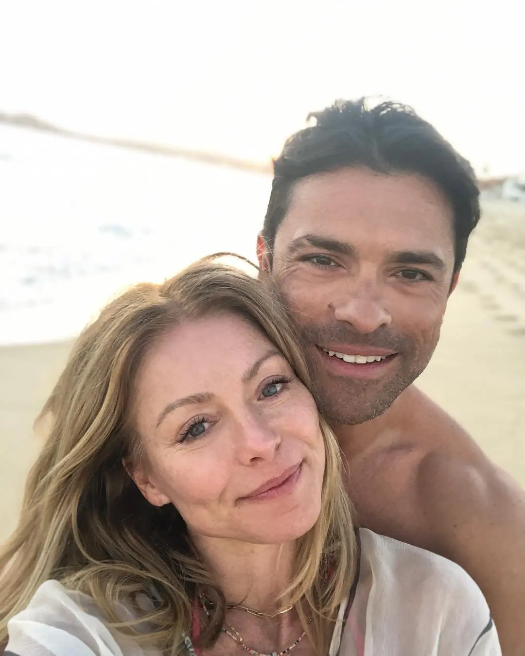 Image credit: Instagram | @kellyripa
