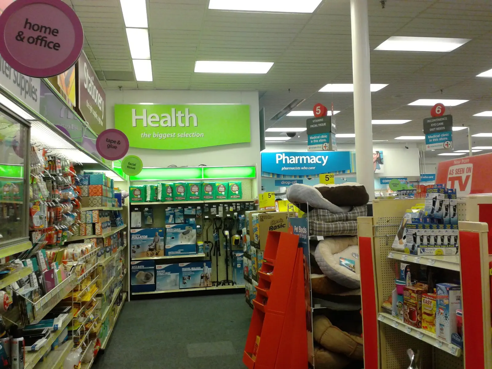 Image credit: https://diplycom5cc47.zapwp.com/q:i/r:0/wp:1/w:1/u:https://commons.wikimedia.org/wiki/File:Interior_of_CVS_Pharmacy,_Belle_View,_VA_-_3.jpeg