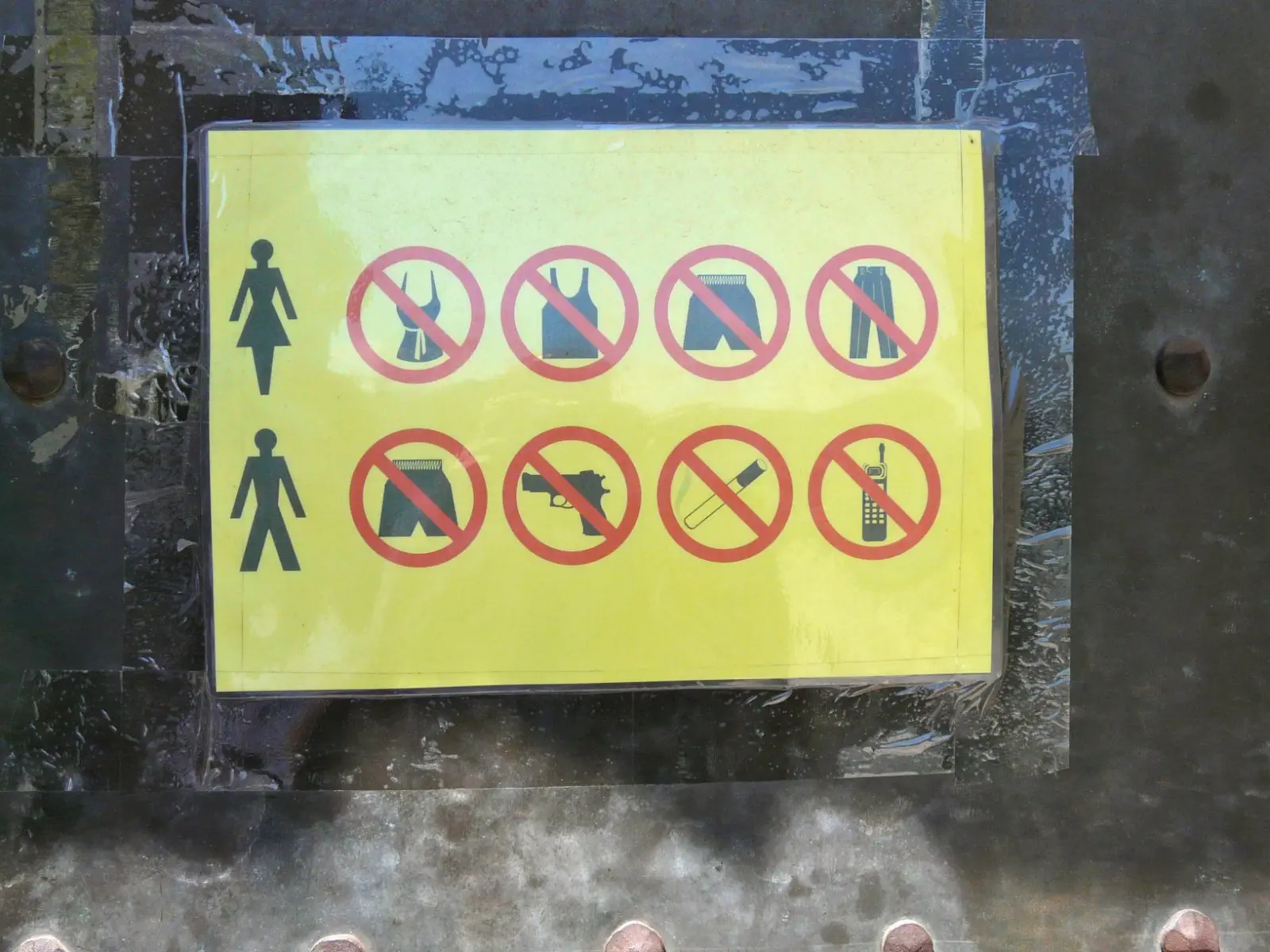 Image credit: https://commons.wikimedia.org/wiki/File:Dress_code_for_women_and_men_,-