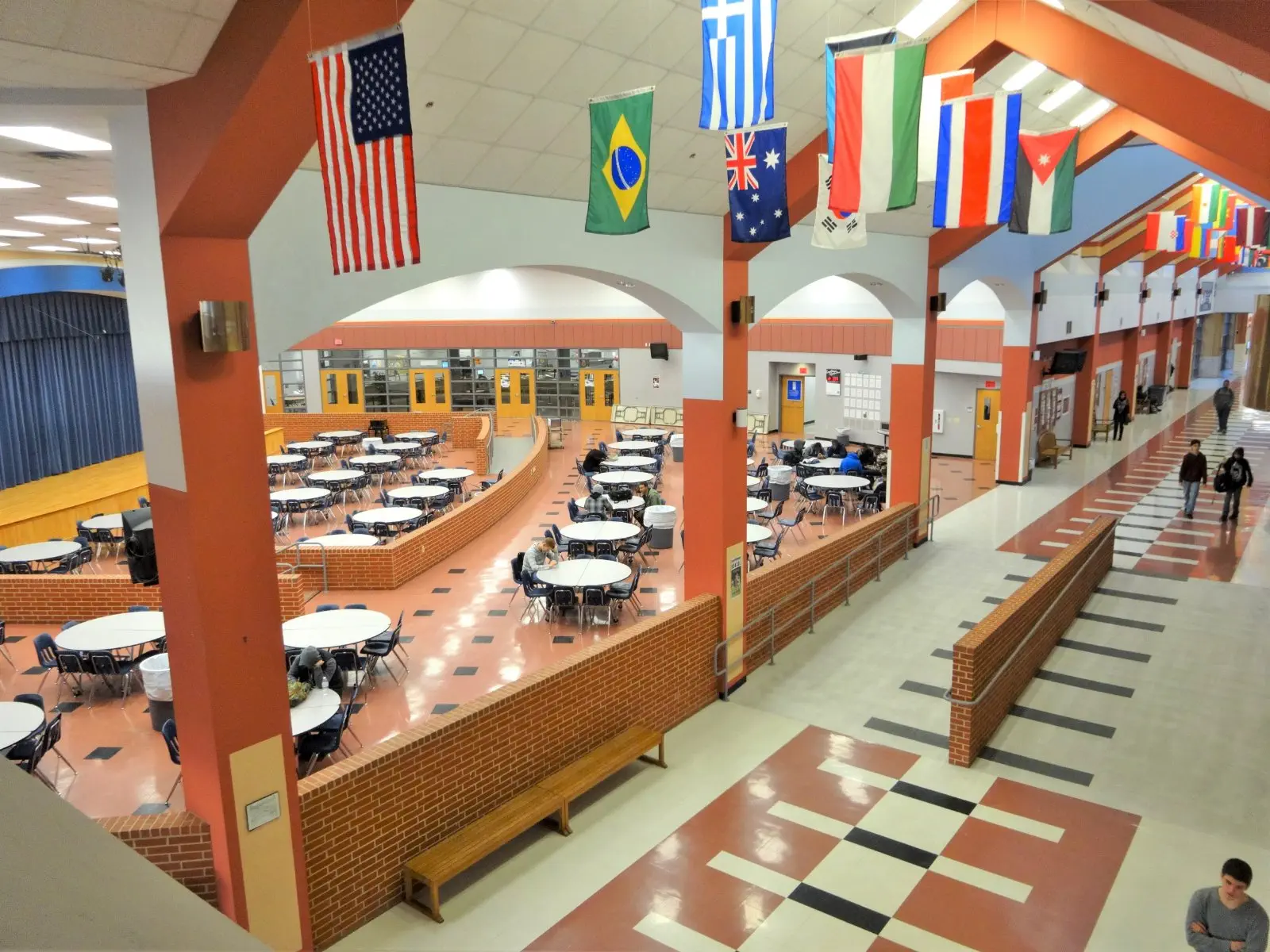 Image credit: https://diplycom5cc47.zapwp.com/q:i/r:0/wp:1/w:1/u:https://commons.wikimedia.org/wiki/File:Ranchview_High_School_cafeteria_view_from_above.jpg