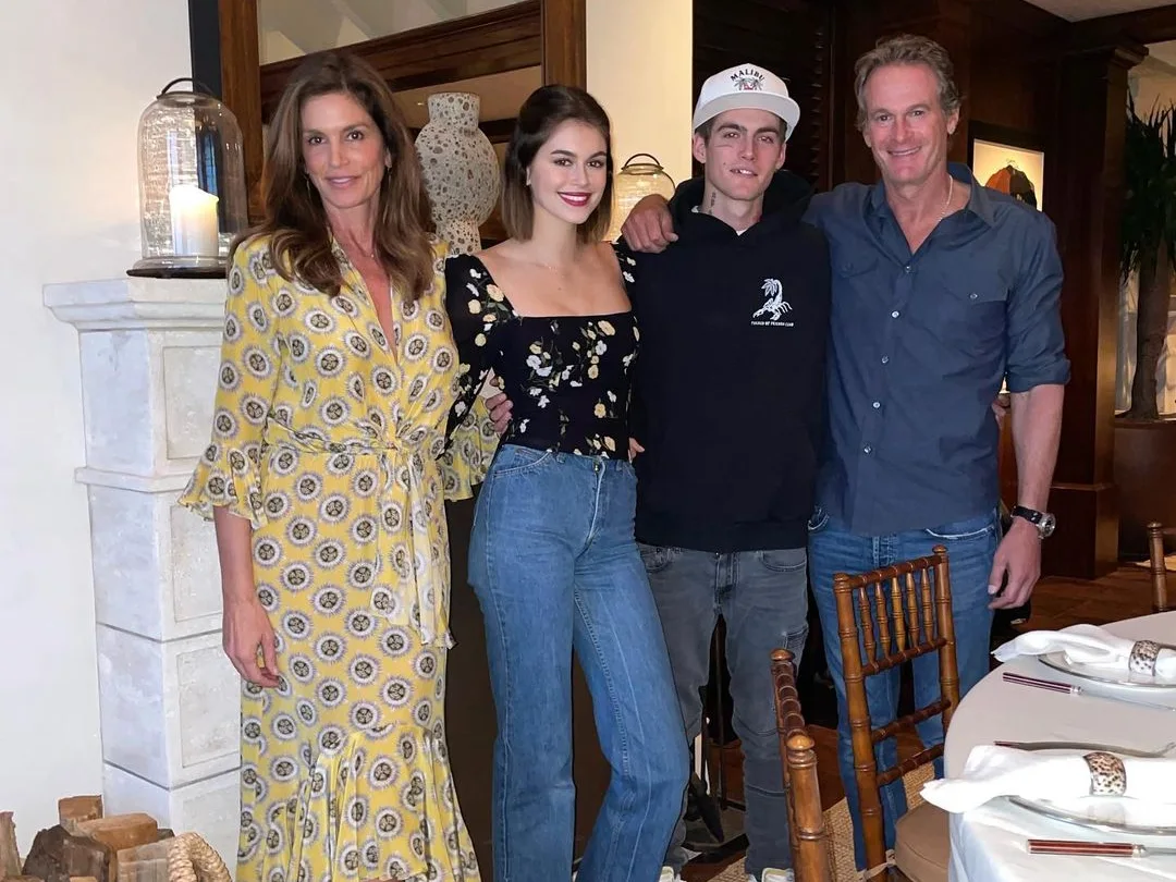 Image credit: Instagram | @cindycrawford