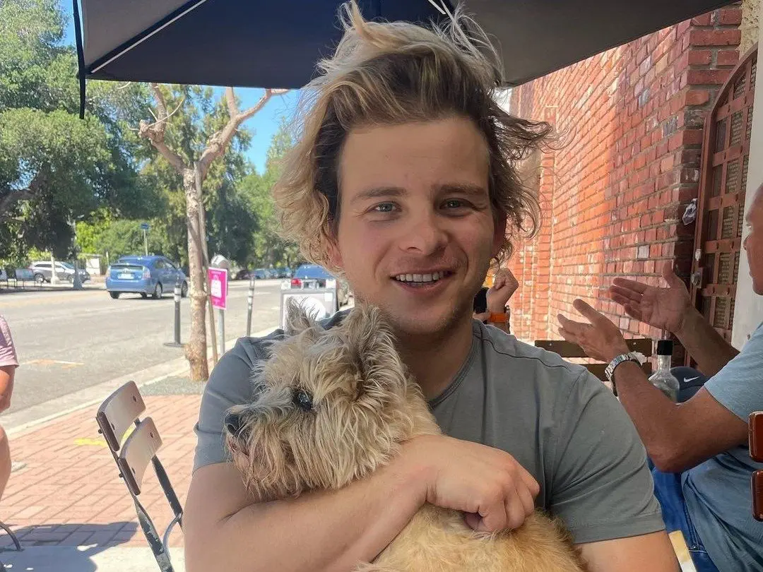 Image credit: instagram | @jonathanlipnicki