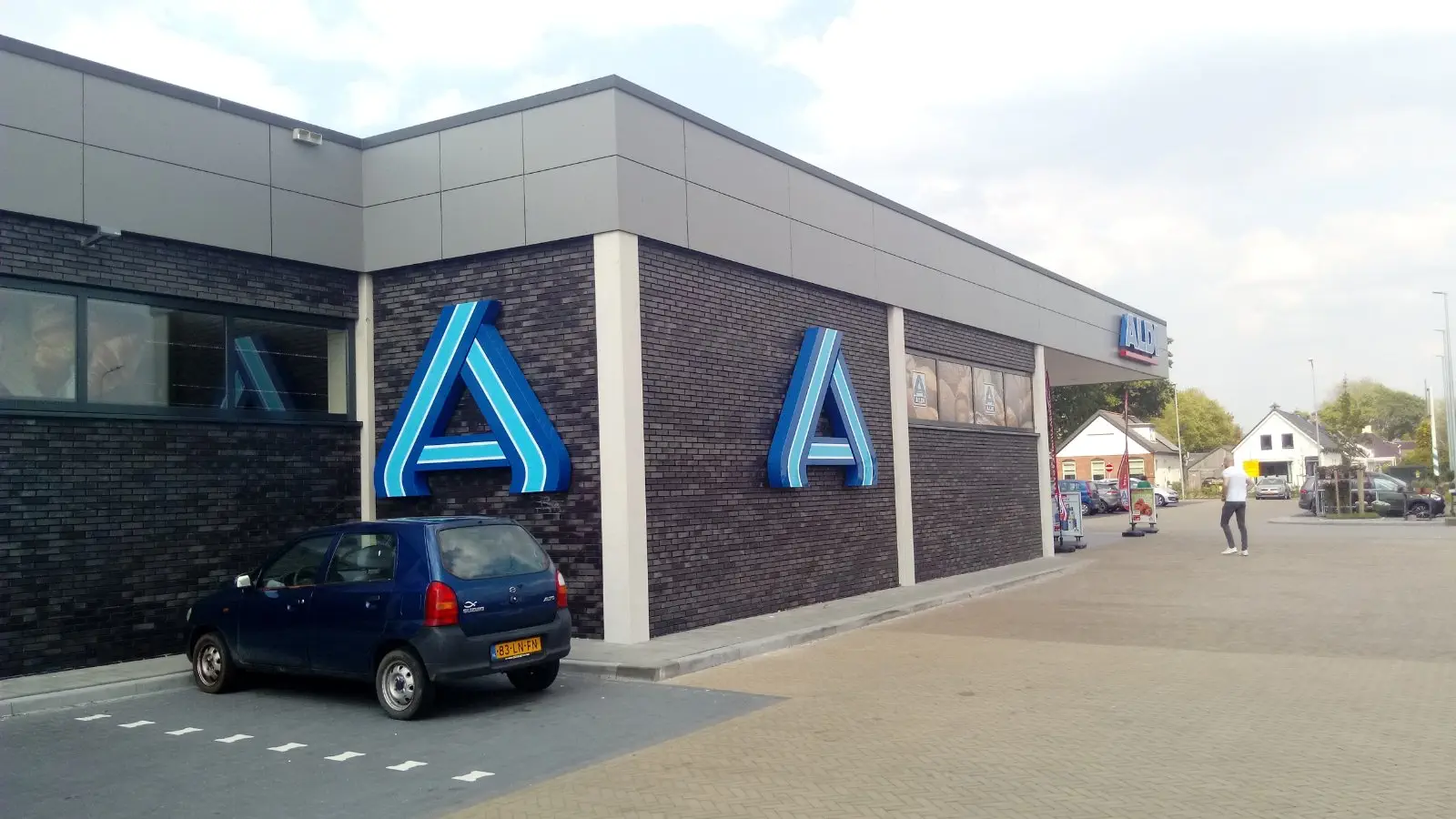 Image credit: https://commons.wikimedia.org/wiki/File:ALDI,_Zuidbroek_(2019)_03.jpg