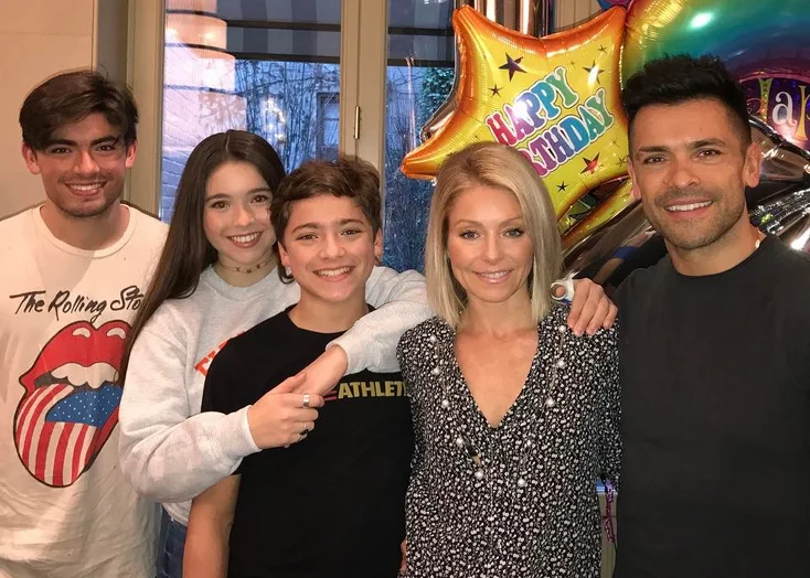 Image credit: Instagram | @kellyripa