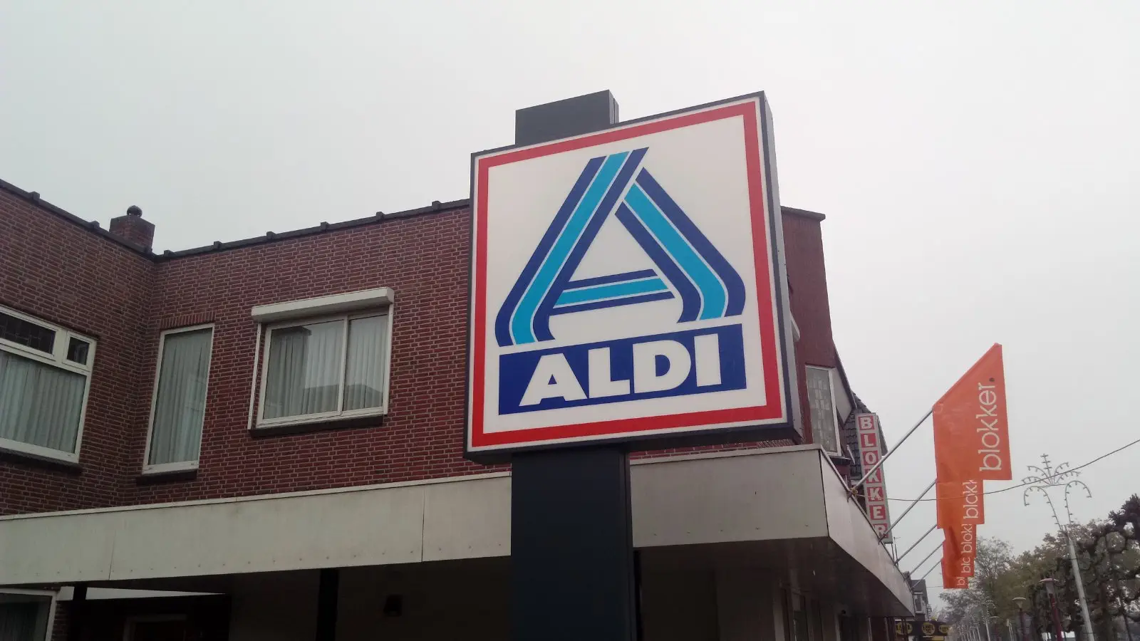 Image credit: https://commons.wikimedia.org/wiki/File:ALDI,_Musselkanaal_(2019)_02.jpg