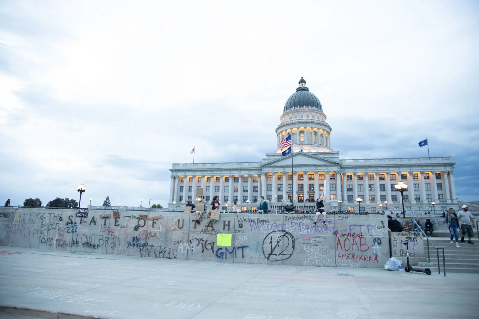 Image credit: https://diplycom5cc47.zapwp.com/q:i/r:0/wp:1/w:1/u:https://commons.wikimedia.org/wiki/File:Anti-police_graffiti_at_the_Utah_State_Capitol_Building,_May_29,_2020_during_the_George_Floyd_protests.jpg