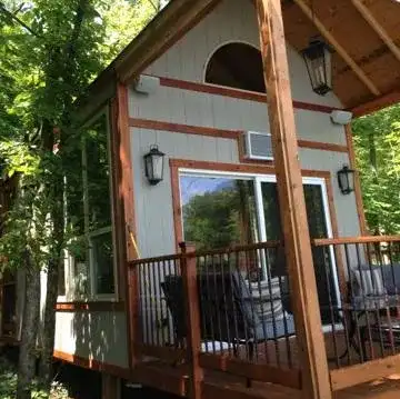 Image credit: Facebook | Cabin Chick