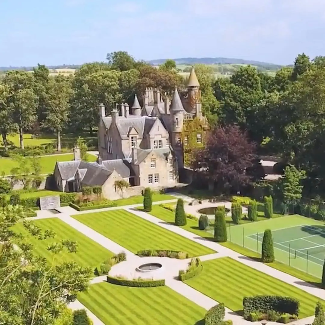 Image credit: Instagram | @carlowrie_castle