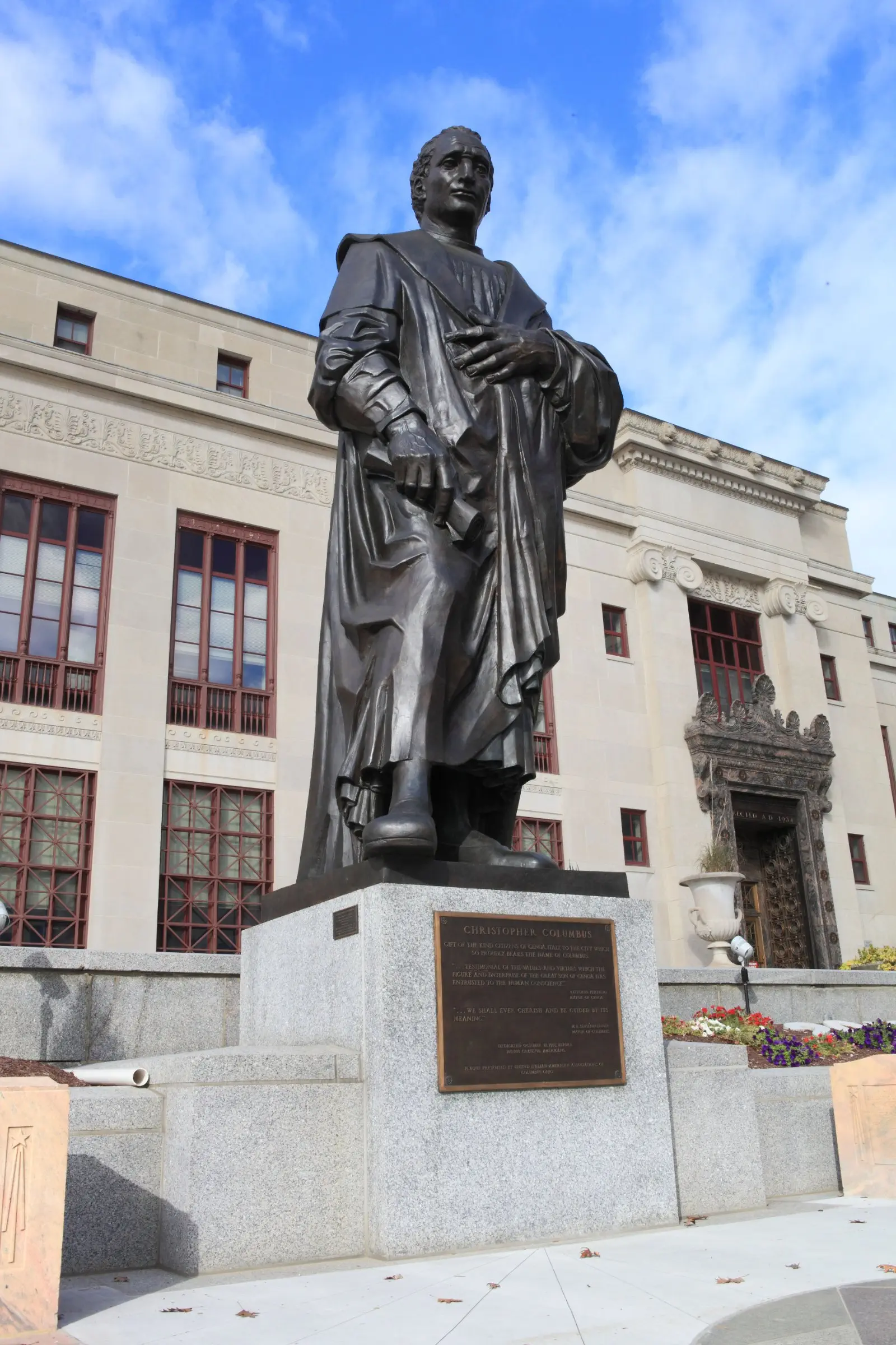 Image credit: https://diplycom5cc47.zapwp.com/q:i/r:0/wp:1/w:1/u:https://commons.wikimedia.org/wiki/File:Christopher_Columbus_statue,_Ohio_01.jpg