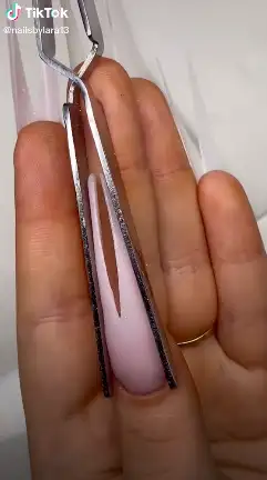 Image credit: TikTok l @nailsbylara13