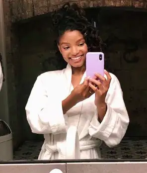Image credit: Instagram | @chloexhalle