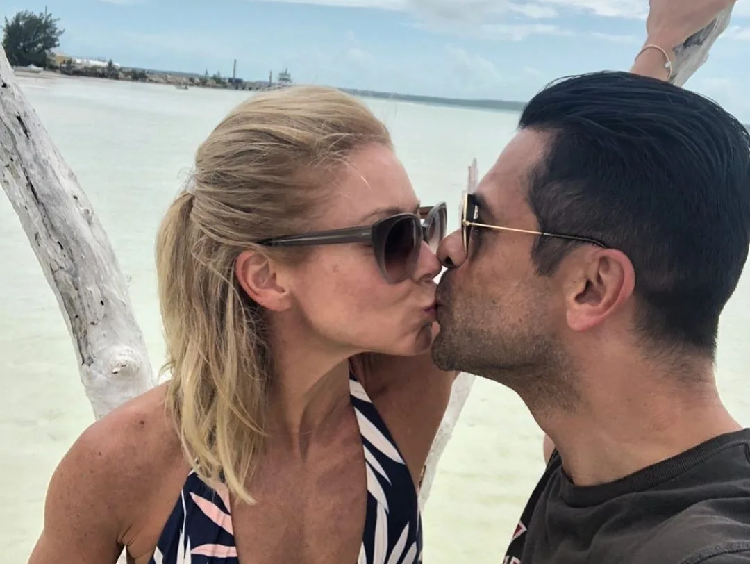 Image credit: Instagram | @kellyripa