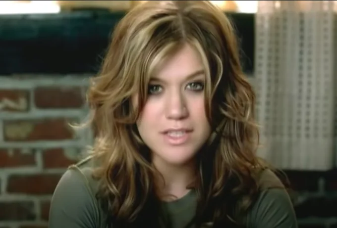 Image credit: YouTube | Kelly Clarkson