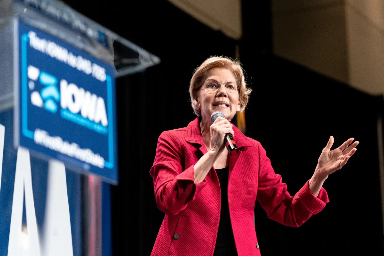 Image credit: https://commons.wikimedia.org/wiki/File:Elizabeth_Warren_(48037984057).jpg