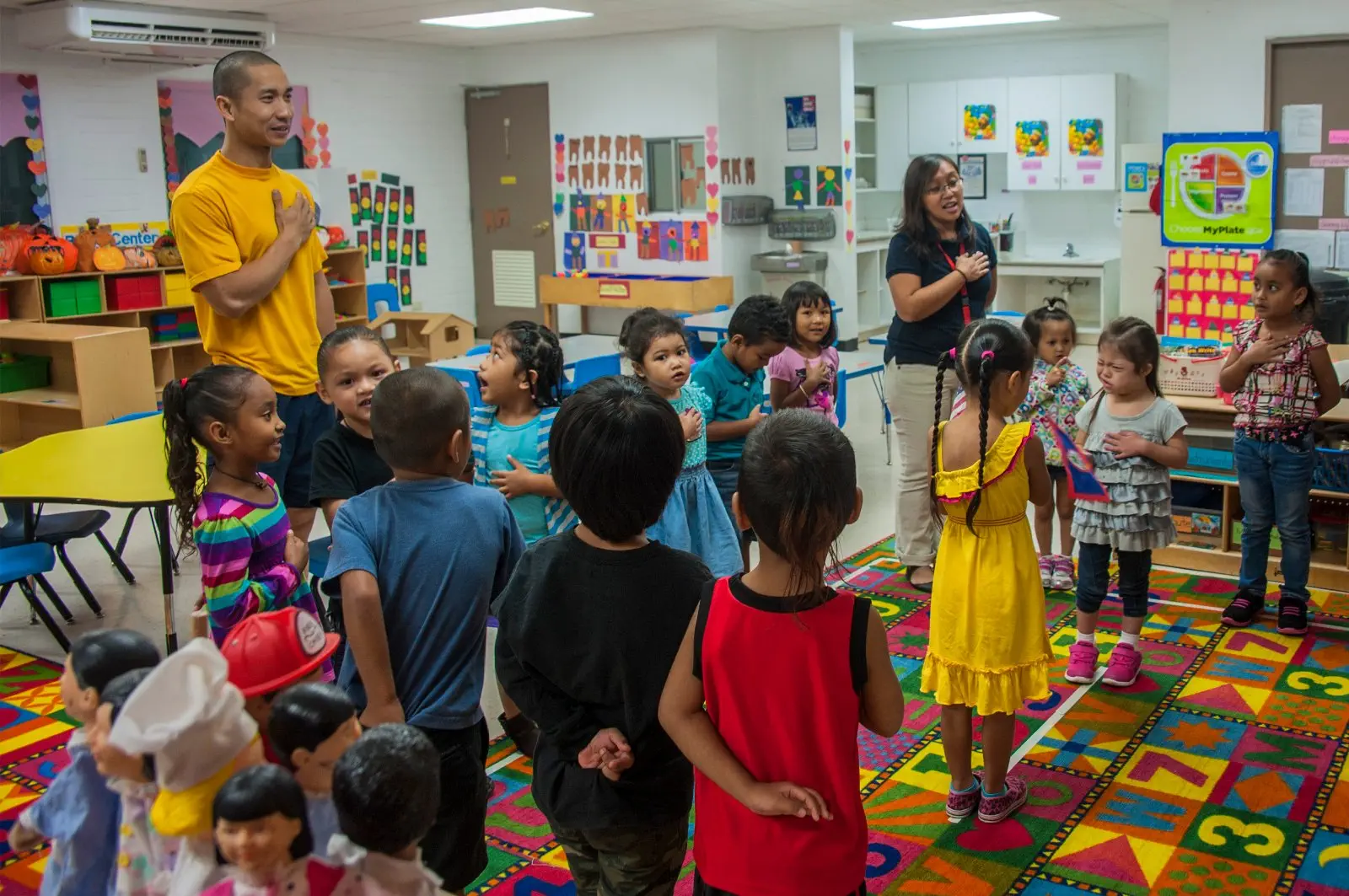 Image credit: https://commons.wikimedia.org/wiki/File:Sailors_say_the_Pledge_of_Allegiance_with_Guam_elementary_students._(15669571832).jpg