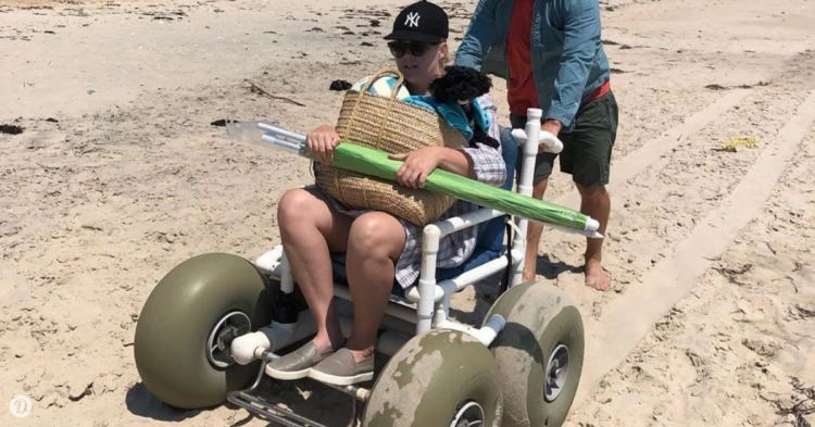 Fans Are Outraged At Amy Schumer’s Use Of A Beach Wheelchair In New Vacation Pics