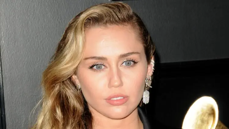 Miley Cyrus Stuns In Gucci Bustier And Tight Leather Skirt