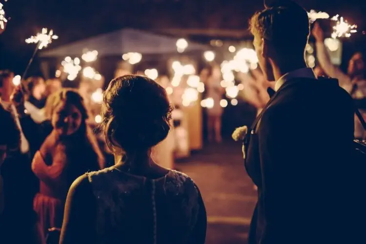 Bride Asks Bridesmaid with Psoriasis to Get Scalp Treatment for Wedding: Heartless or Reasonable?