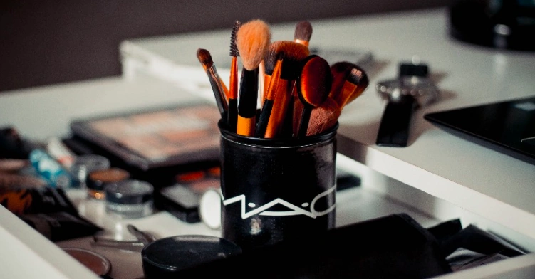 10+ People Who Dramatically Improved Their Makeup Game
