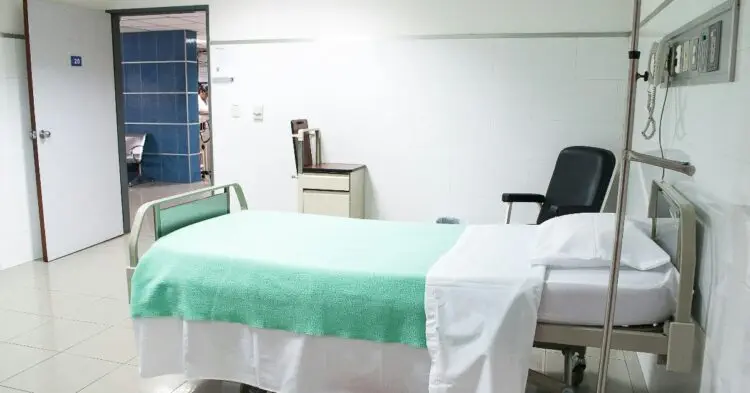 Hospital bed (Photo by Martha Dominguez de Gouveia via Unsplash)